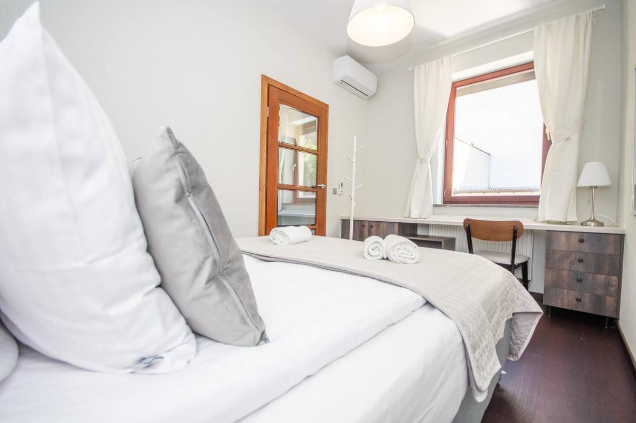 Inpoint 2-Bedrooms Apartment With Private Garden And Free Parking คราคูฟ ภายนอก รูปภาพ