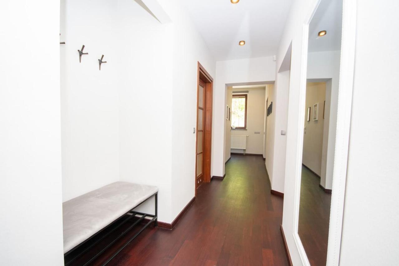 Inpoint 2-Bedrooms Apartment With Private Garden And Free Parking คราคูฟ ภายนอก รูปภาพ