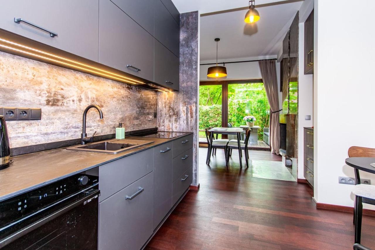 Inpoint 2-Bedrooms Apartment With Private Garden And Free Parking คราคูฟ ภายนอก รูปภาพ