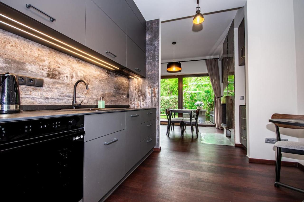 Inpoint 2-Bedrooms Apartment With Private Garden And Free Parking คราคูฟ ภายนอก รูปภาพ