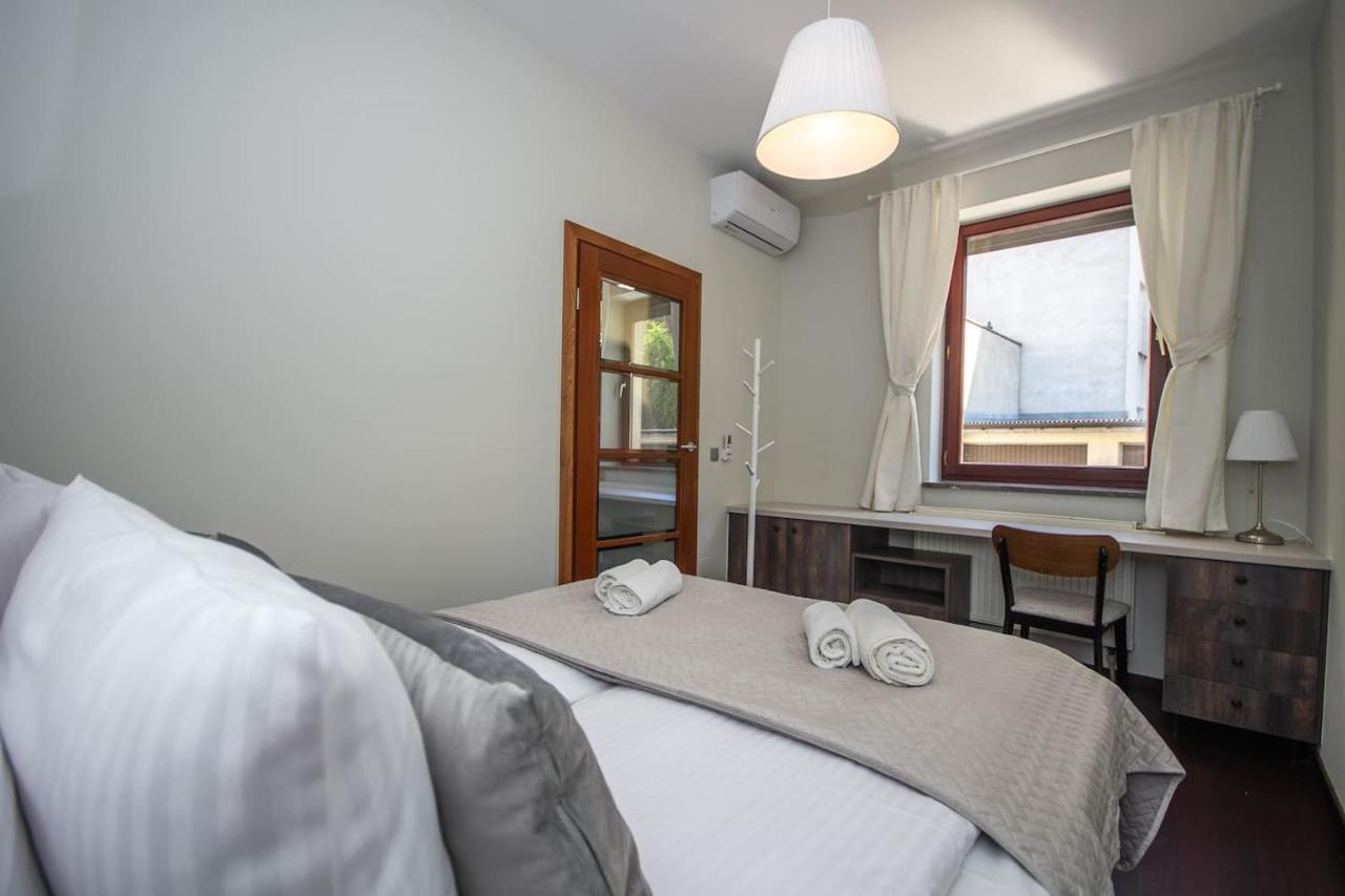 Inpoint 2-Bedrooms Apartment With Private Garden And Free Parking คราคูฟ ภายนอก รูปภาพ